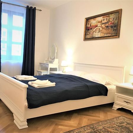 White Wolf Apartment Брашов Екстериор снимка