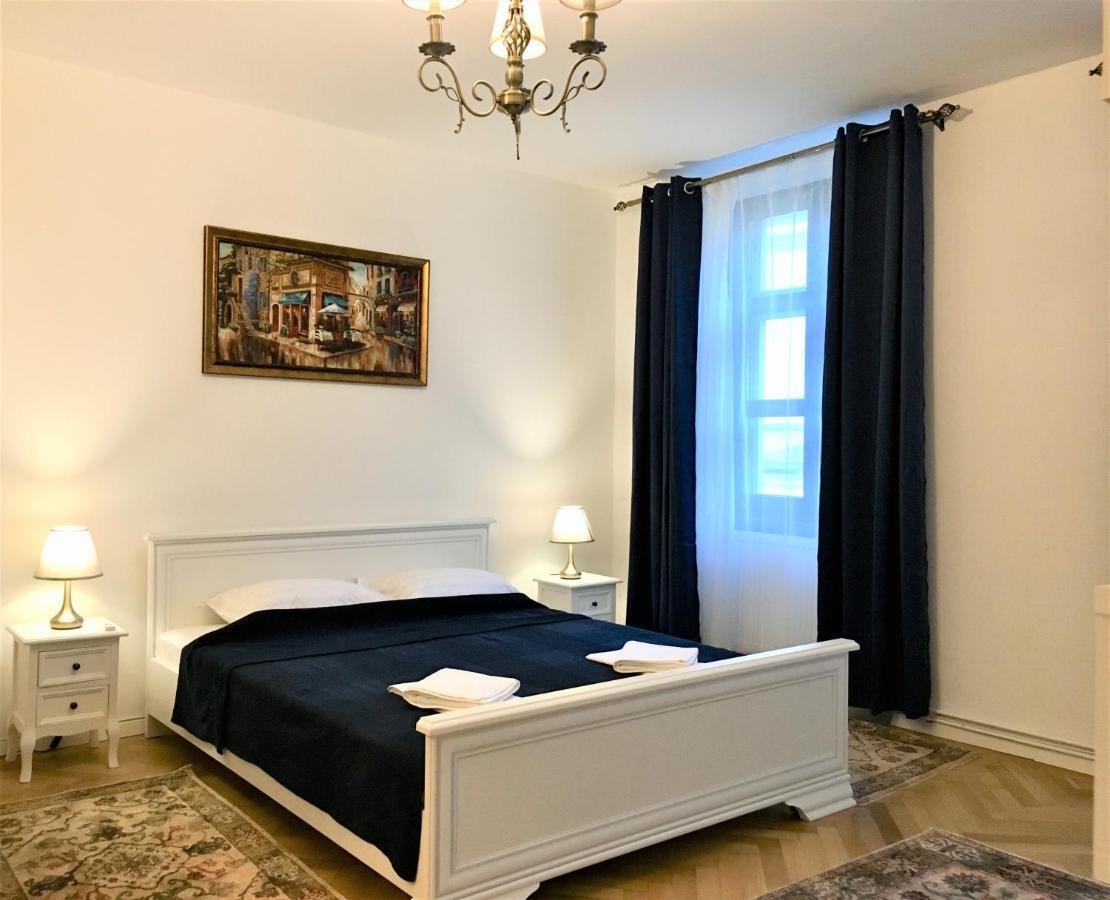 White Wolf Apartment Брашов Екстериор снимка