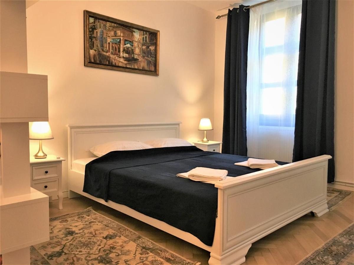 White Wolf Apartment Брашов Екстериор снимка